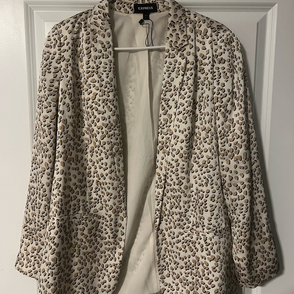Brand new never been worn satin blazer